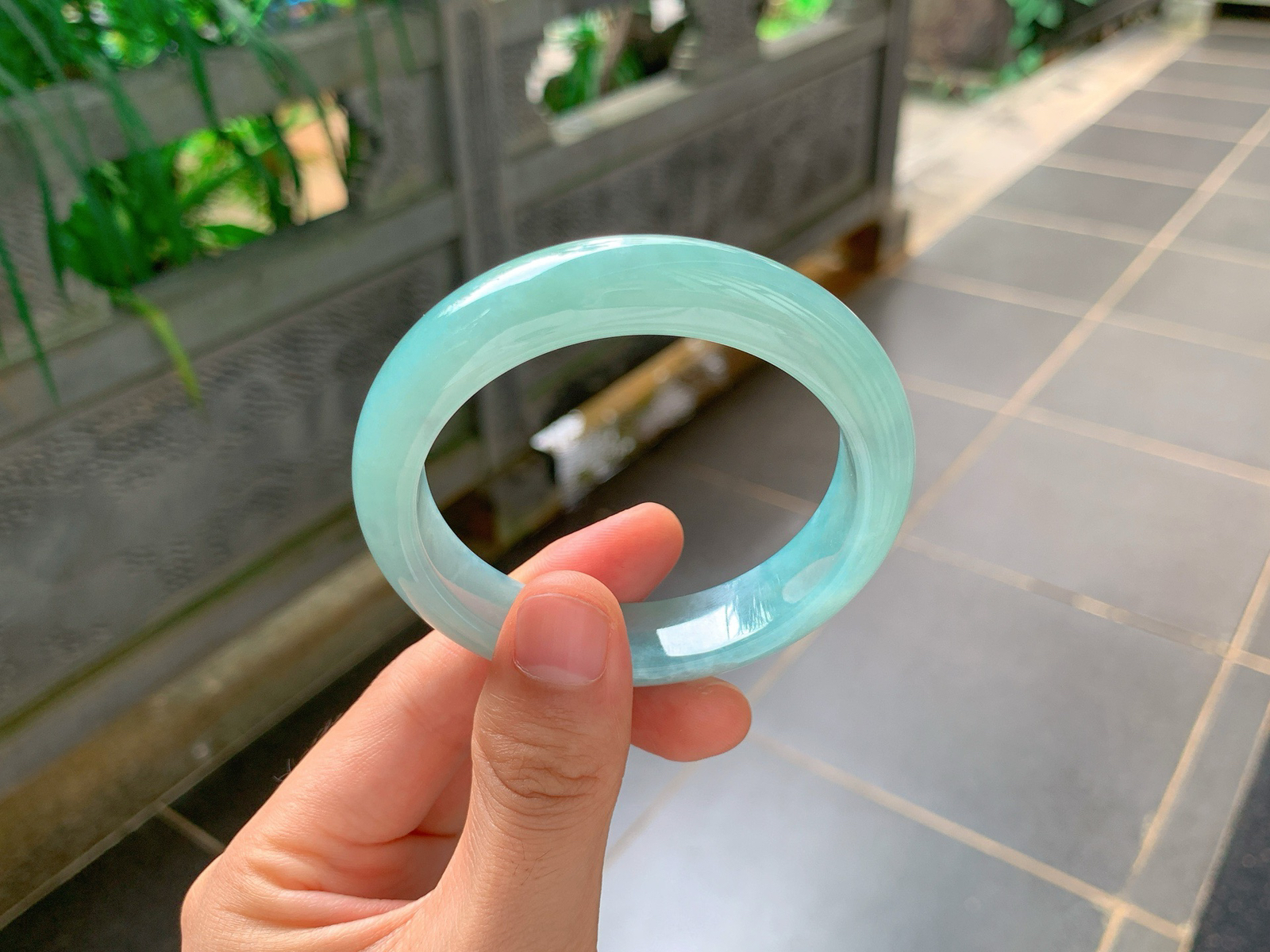 ｜56圈口
晴水平安镯
整圈柔和淡雅的蓝调，色泽干净匀润，温柔大气