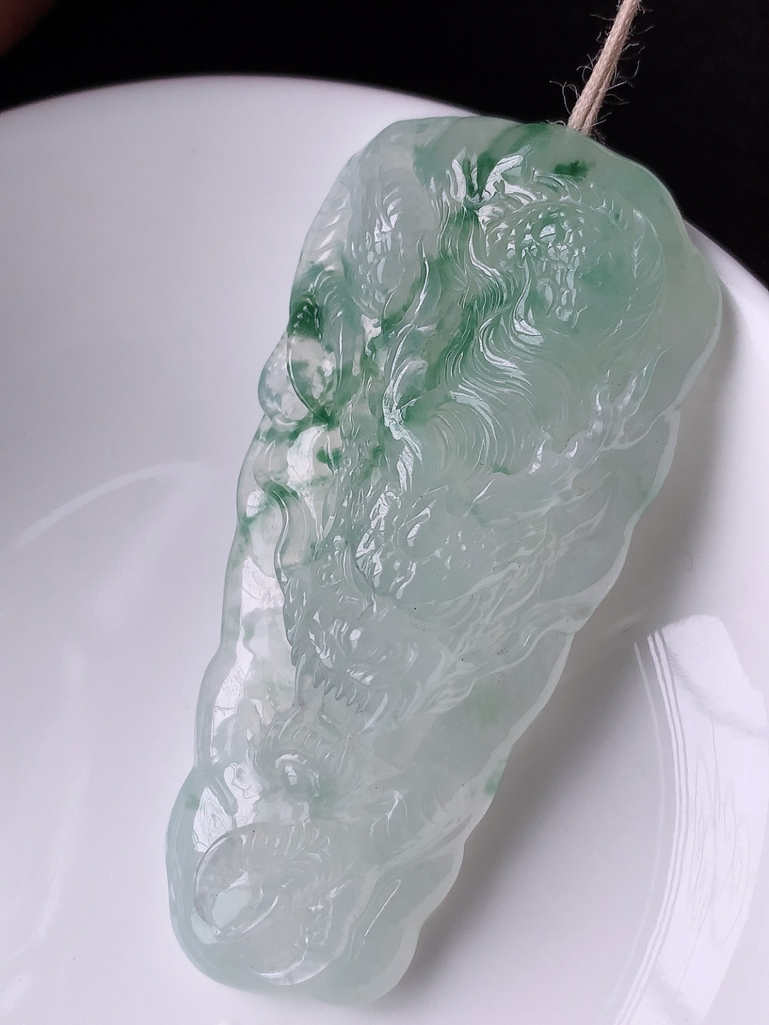 冰飘花龙牌挂件,饱满水润 花色灵动 佩戴简单大方，65.5-31.6-10.6