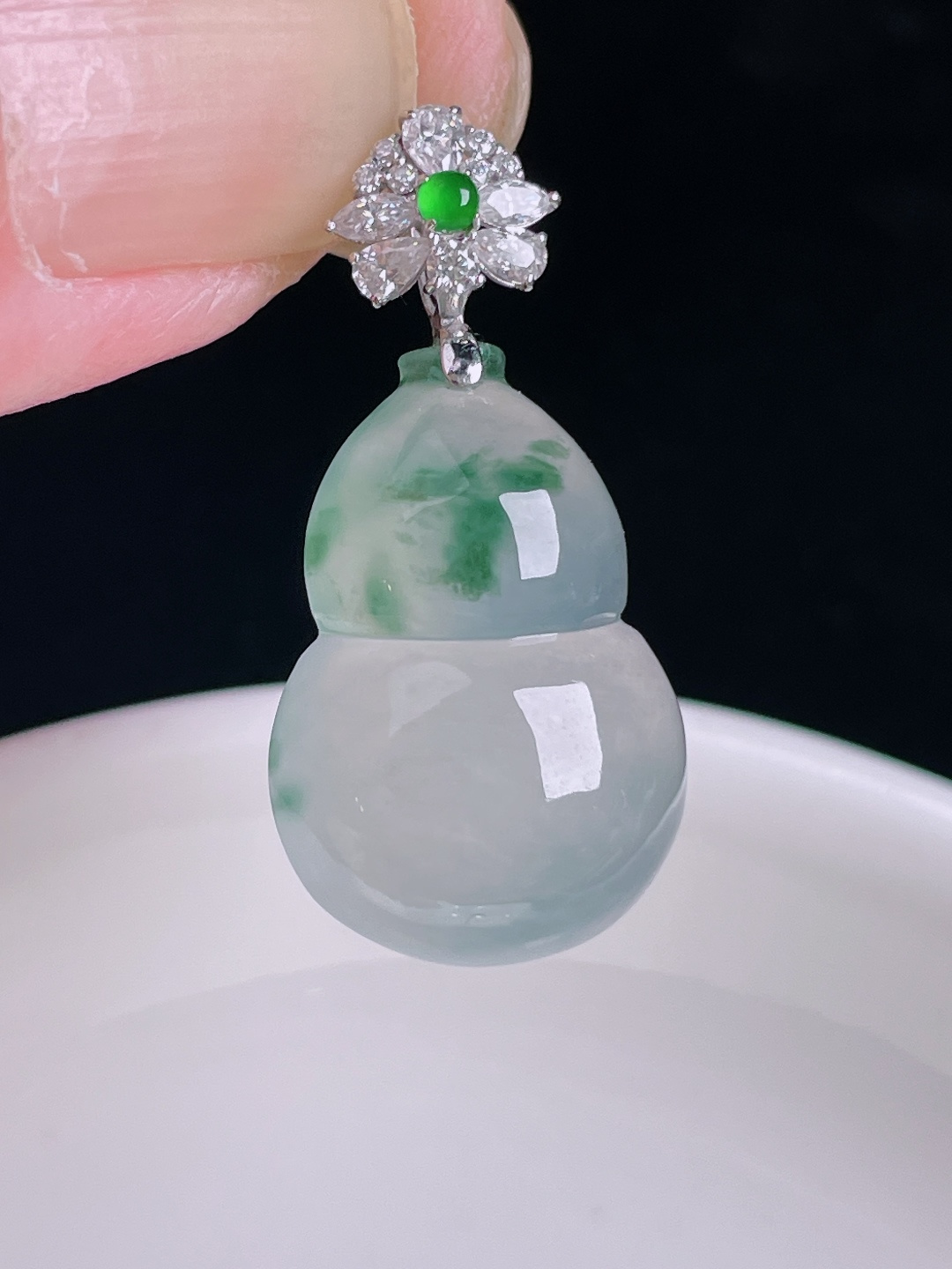 冰种葫芦，18k镶嵌，老种起光，细底通透，尺寸：28裸石20.5/13.8/6.3mm0906