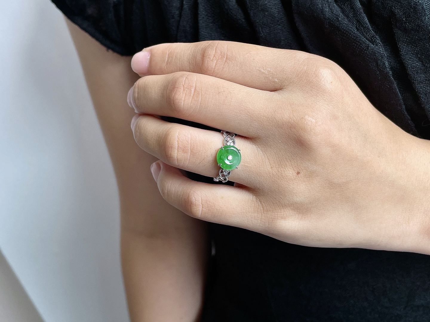冰飘绿平安扣戒指，18k金镶嵌，无裂，性比高，裸石9-3.2，圈口14号，重量3克