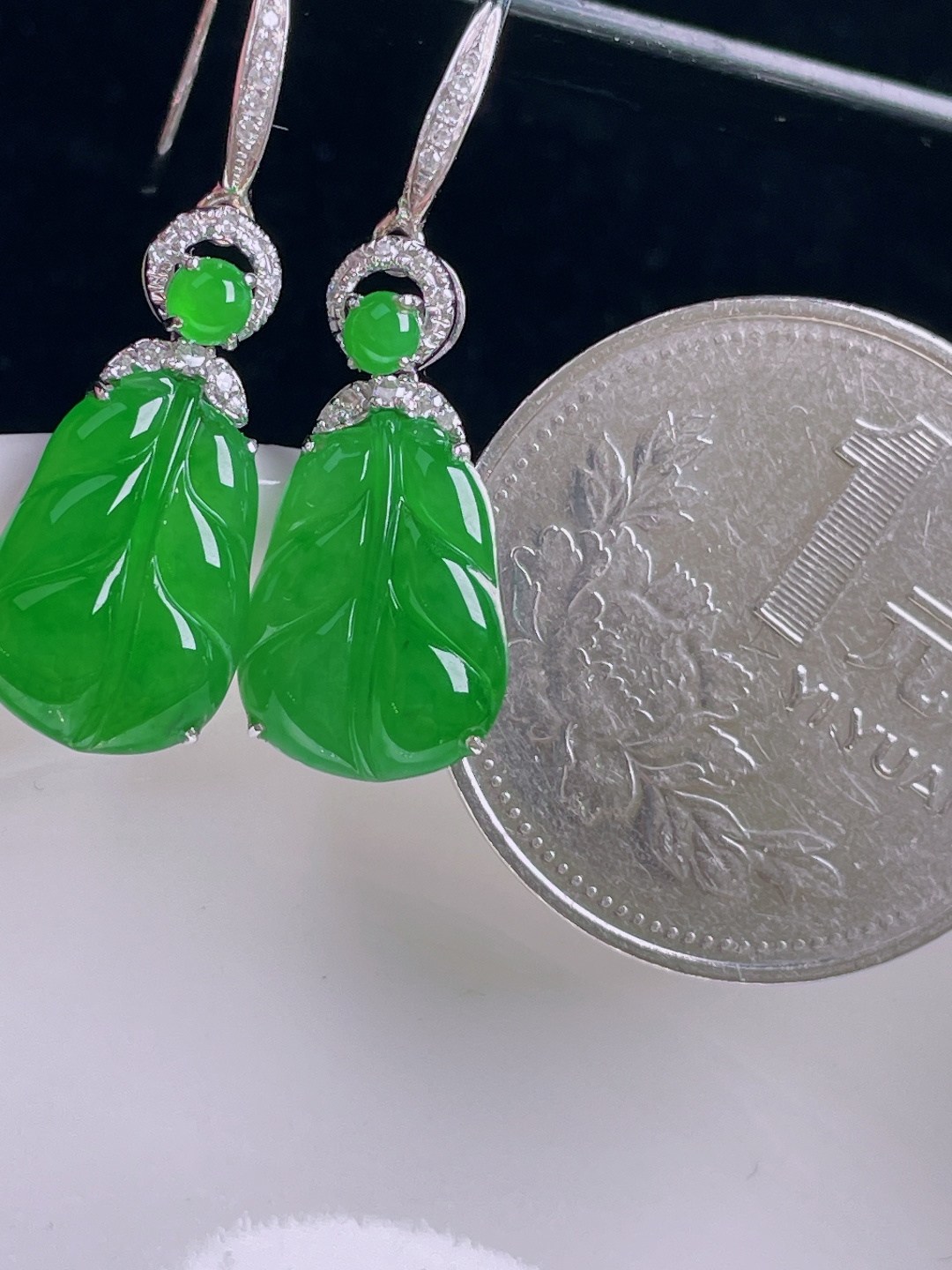 辣绿耳坠，18k镶嵌，老种起光，细底通透，尺寸：30.8裸石13/9.5/3mm0906