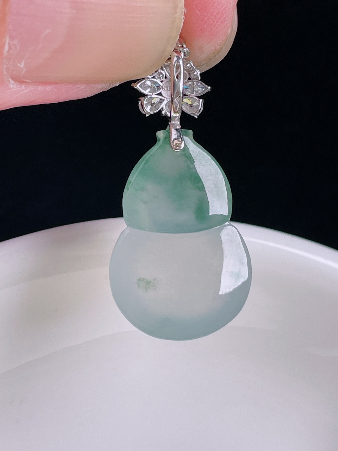 冰种葫芦，18k镶嵌，老种起光，细底通透，尺寸：28裸石20.5/13.8/6.3mm0906