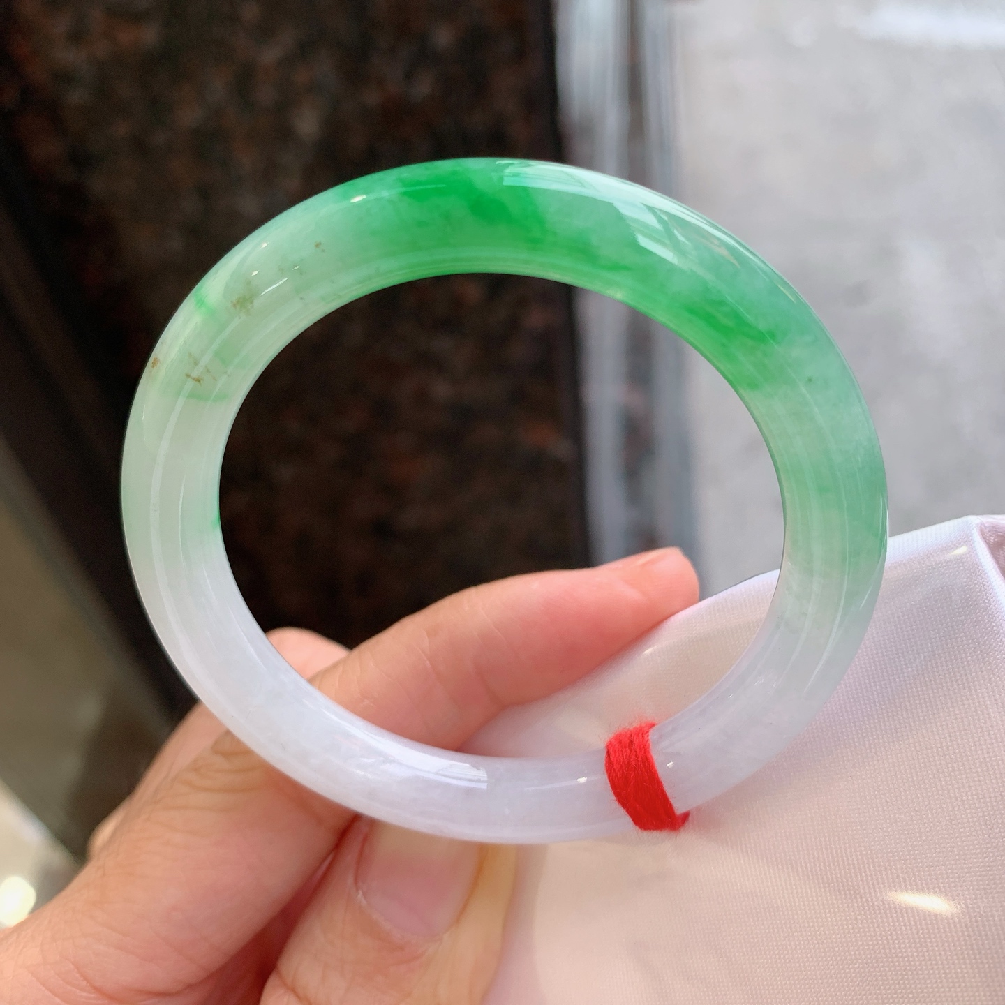 圆条飘绿 微杂质 尺寸：50/8.2 小圈口