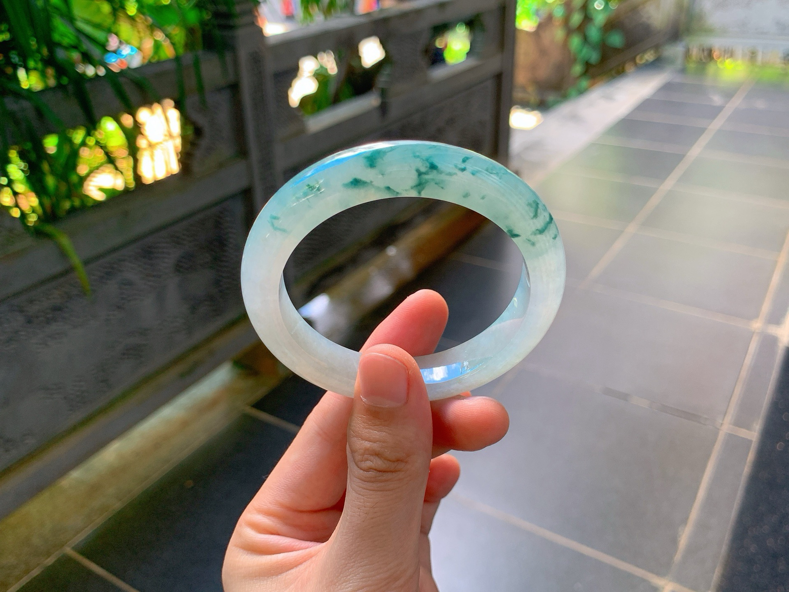 ｜57圈口
飘花平安镯
蓝花肆意晕染，花色灵动舒展，清冷飘逸