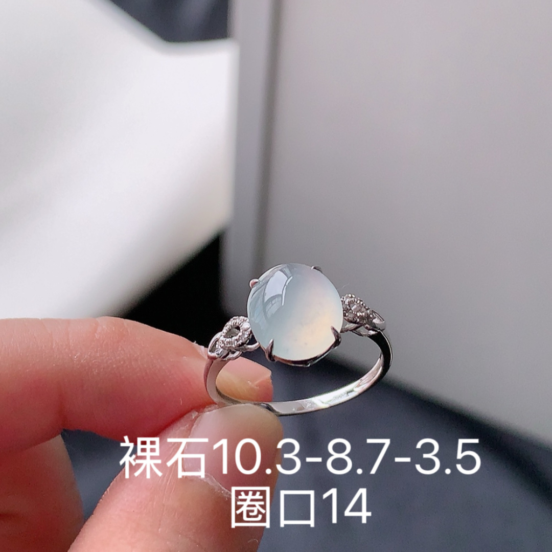冰种女戒 冰透起光，底子细腻莹润，佩戴清新优雅货号25516，10.3-8.7-3.5