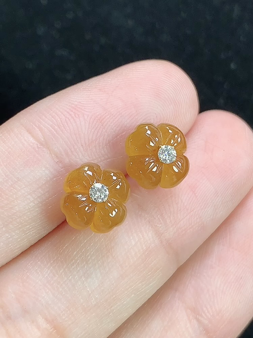 18k金镶冰黄翡花开富贵耳钉，无裂，尺寸8.5-3.3mm，j06hjg