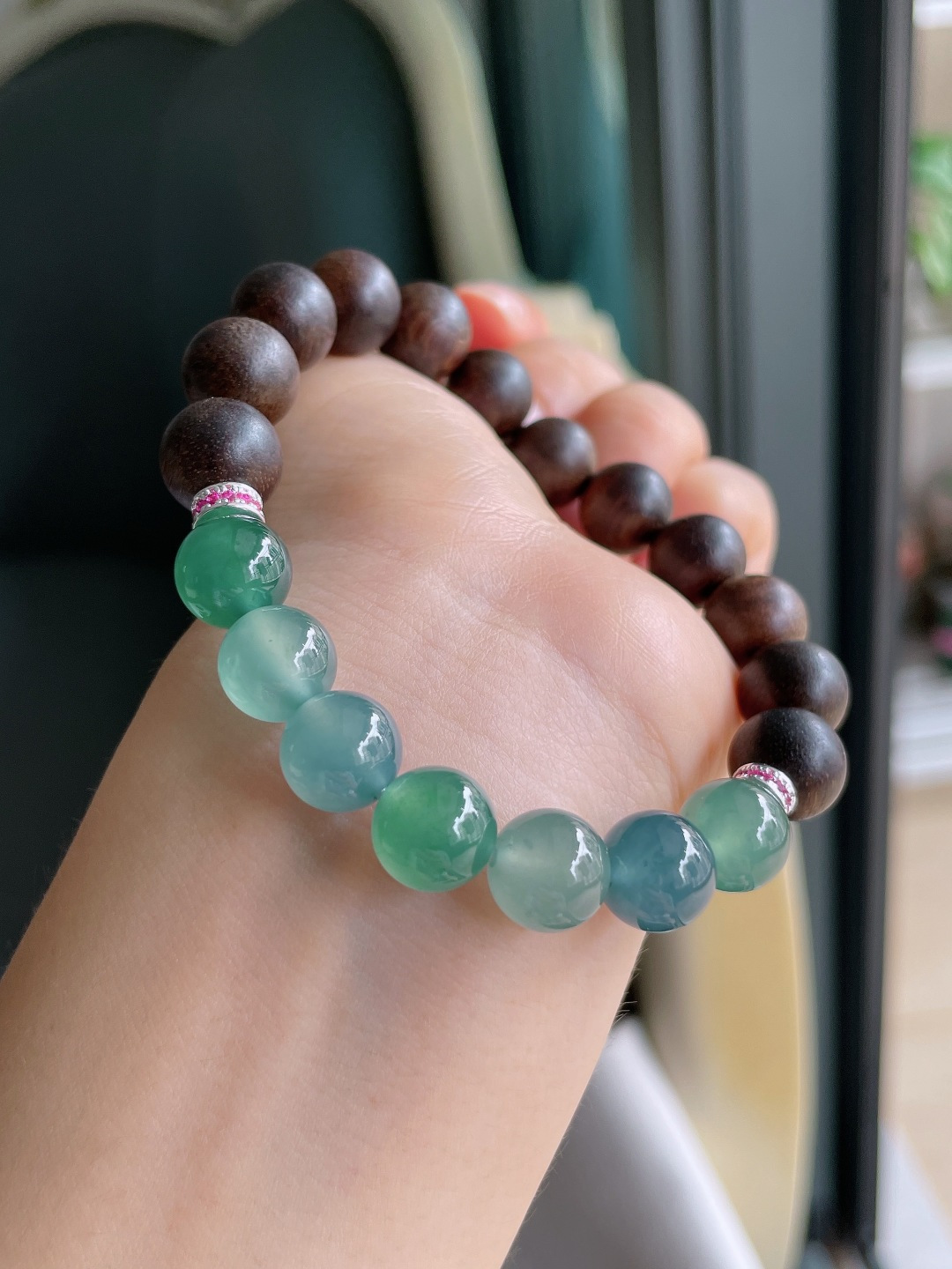 ️，天然翡翠A货，冰多宝圆珠搭配沉香木手串，尺寸：9.8mm。【编3014】