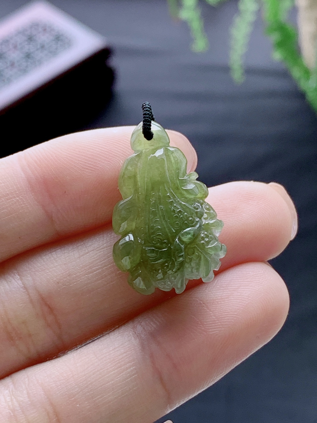冰黄翡白菜百财吊坠,缅料,性比高,超厚,尺寸27-17.5-10.8,重量6.3克