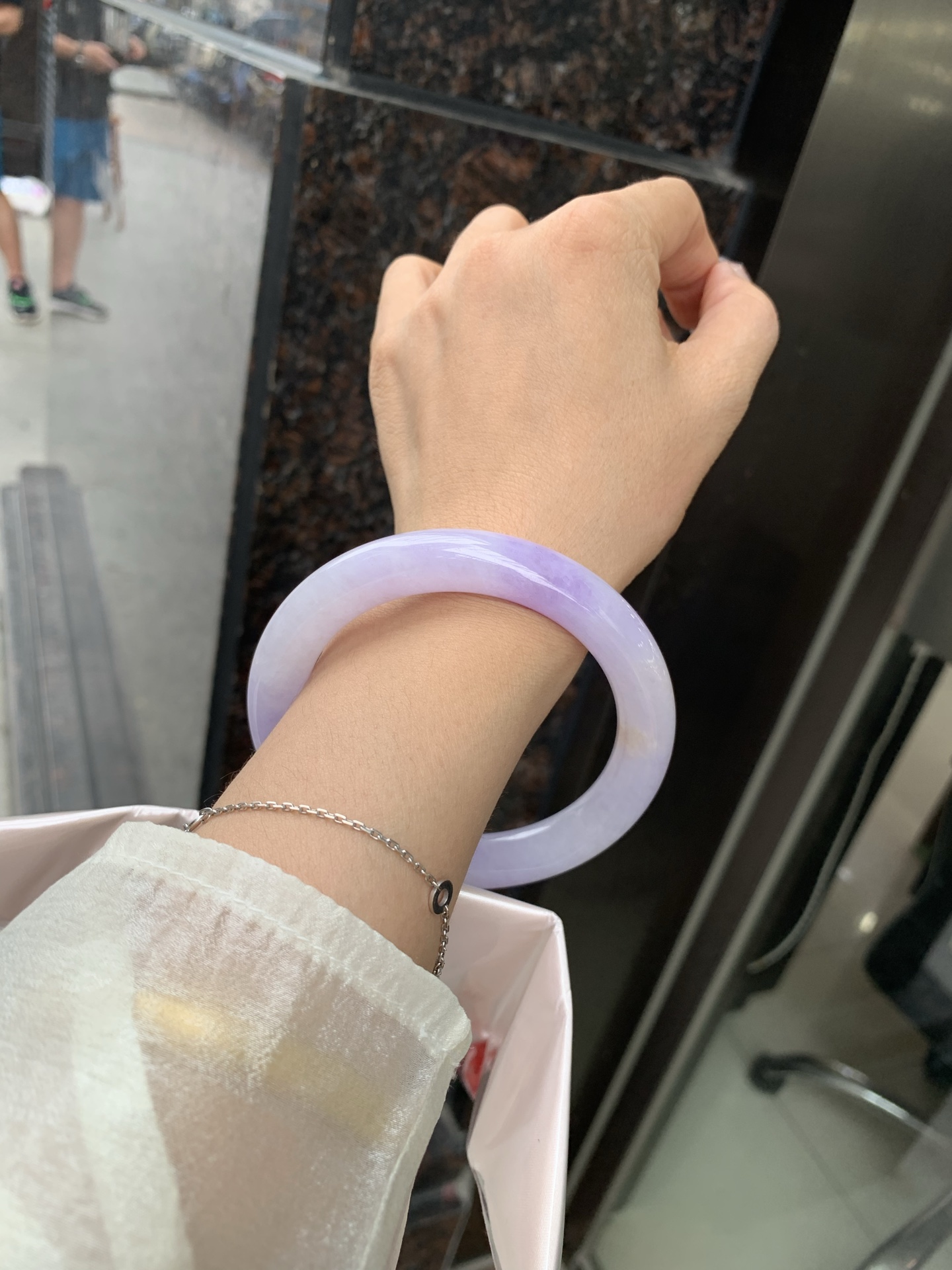 圆条，打灯细纹，底妆水润，满圈紫罗兰吸睛抢眼，浪漫迷人，仙气飘飘，优雅高贵显气质，感满满，满满紫罗兰底色均匀不失色，不同光线不一样视觉感受