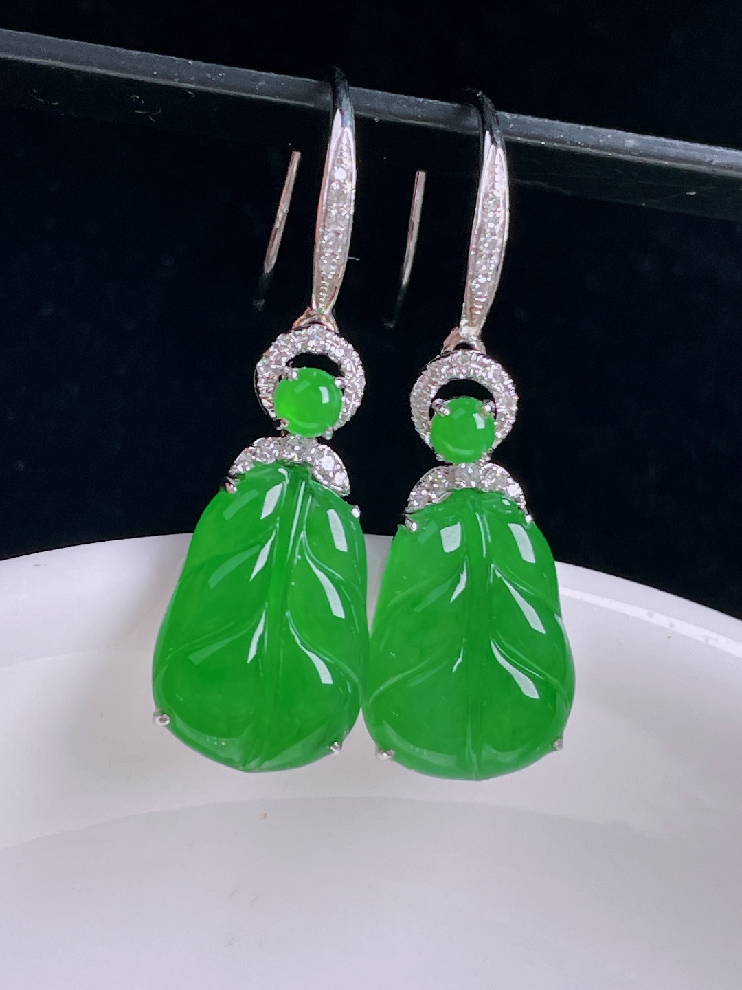 辣绿耳坠，18k镶嵌，老种起光，细底通透，尺寸：30.8裸石13/9.5/3mm0906