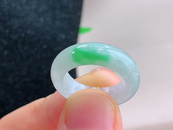 戒圈，无裂，尺寸16.7-6.0-3.8mm，圈口13，包A附证书6730