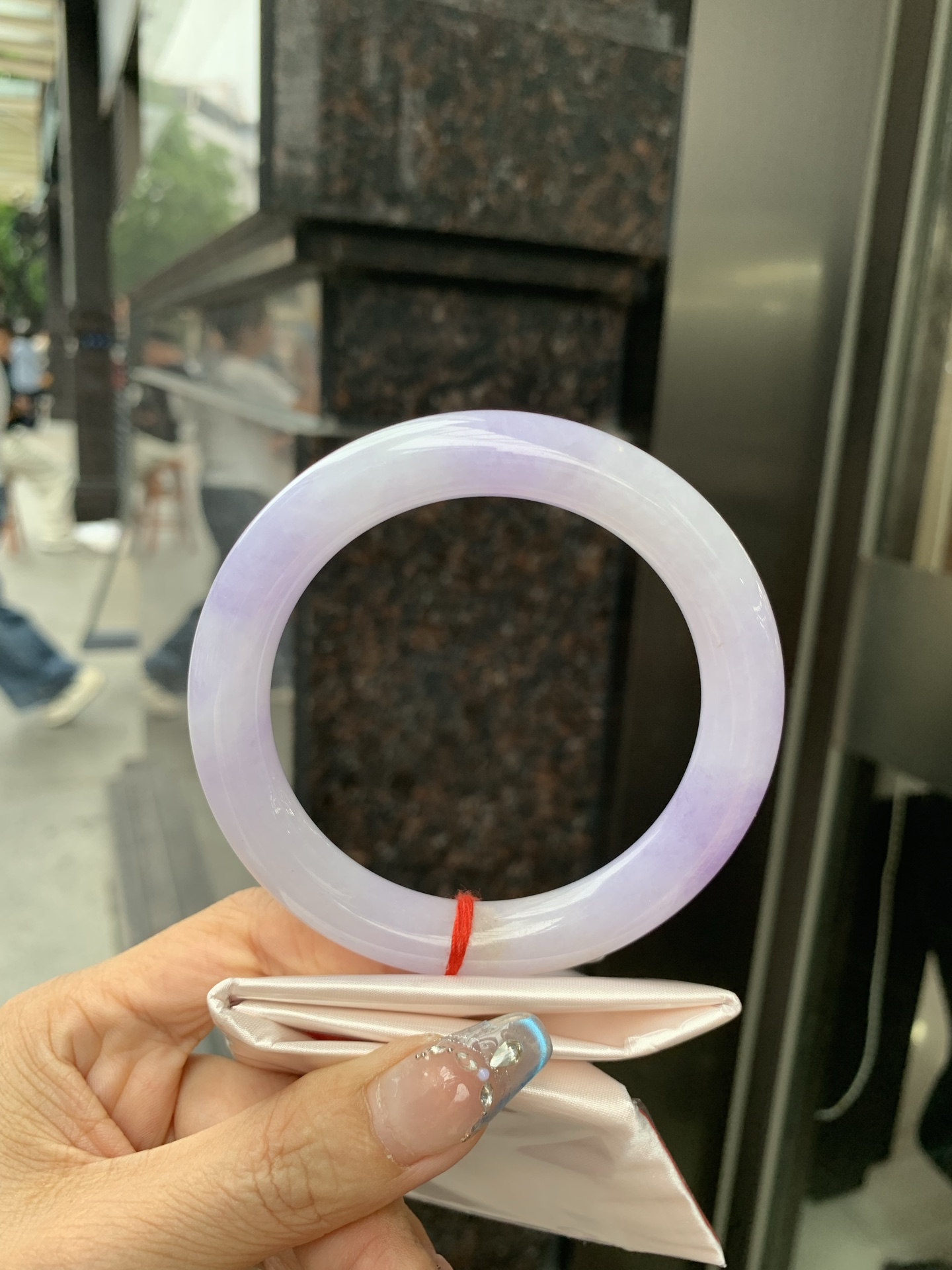 圆条，打灯细纹，底妆水润，满圈紫罗兰吸睛抢眼，浪漫迷人，仙气飘飘，优雅高贵显气质，感满满，满满紫罗兰