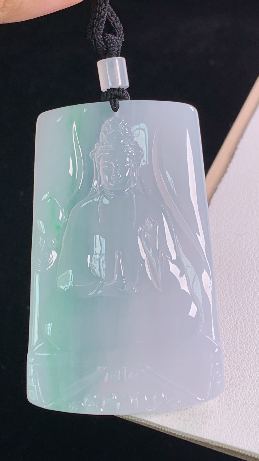 ️冰飘绿观音，翠色清新，水润荧光，无裂，尺寸:62.8-39.1-5.5mm