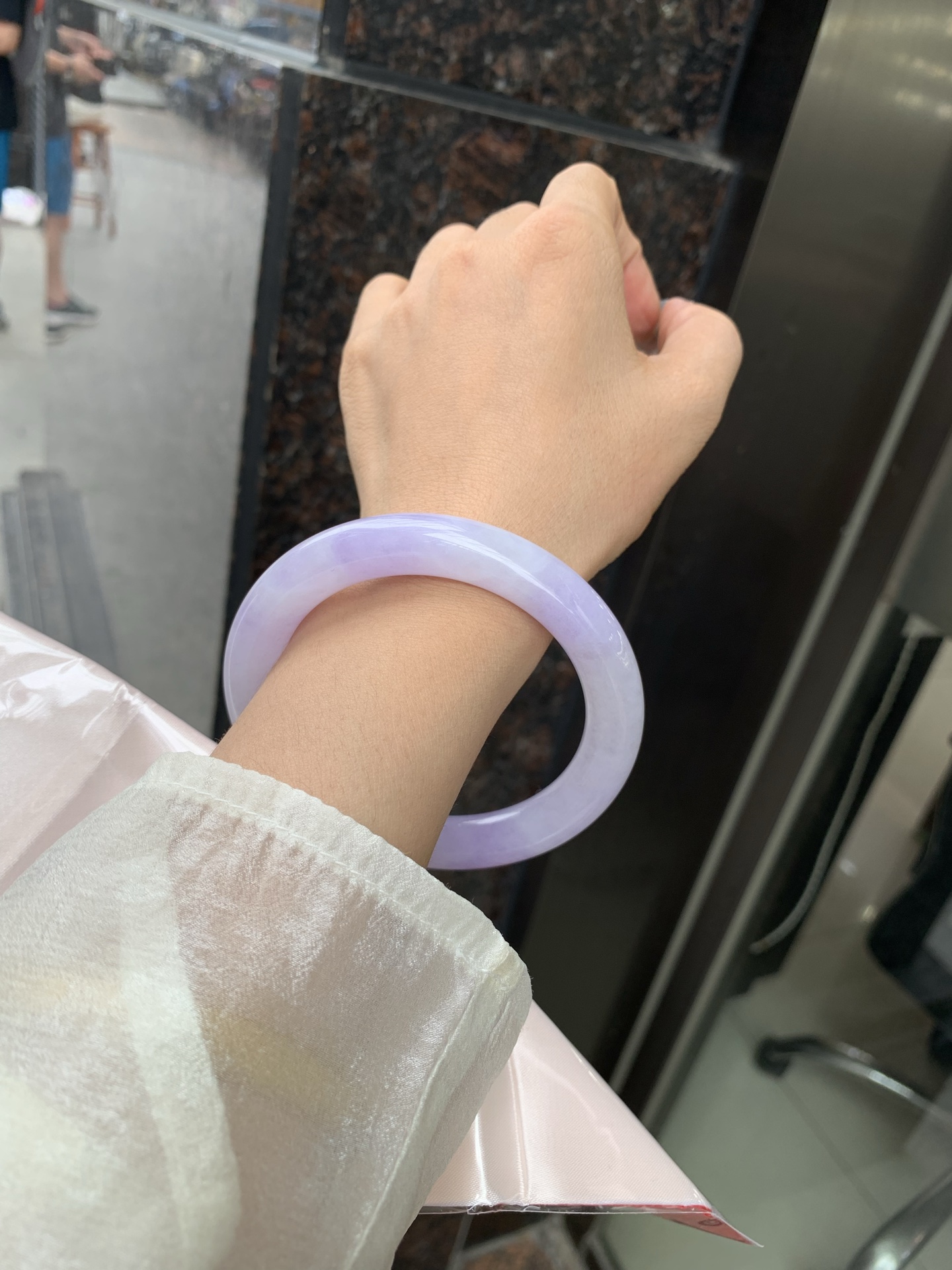 圆条，打灯细纹，底妆水润，满圈紫罗兰吸睛抢眼，浪漫迷人，仙气飘飘，优雅高贵显气质，感满满，满满紫罗兰底色均匀不失色，不同光线不一样视觉感受