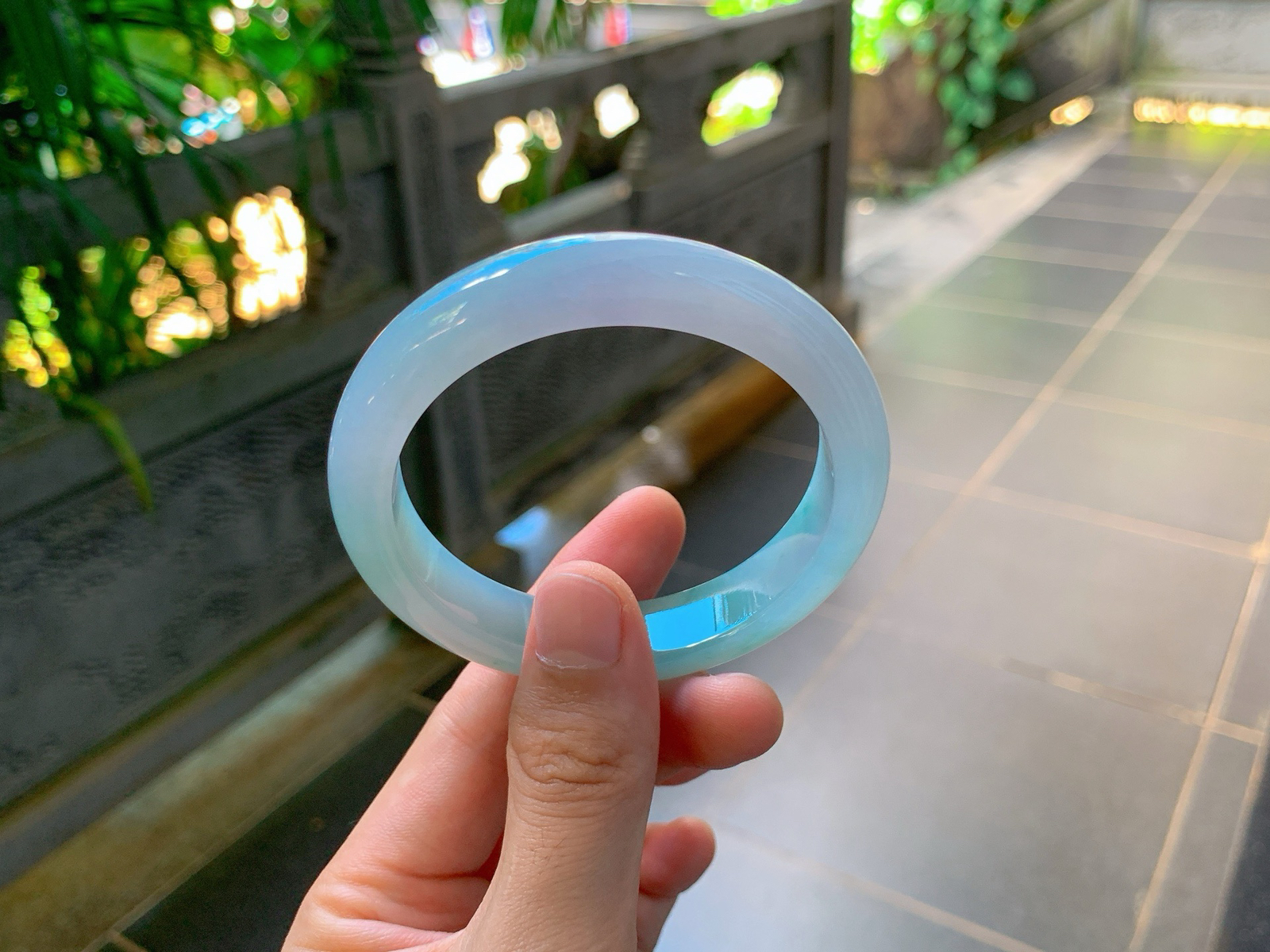 ｜57圈口
冰晴平安镯
晴底温柔淡雅，清透灵动，自带柔光质感