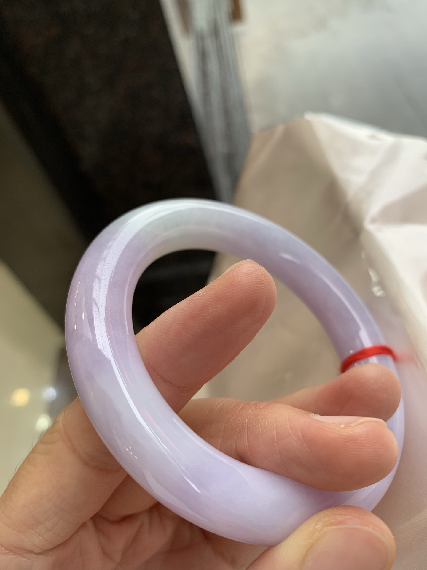 圆条粉紫，有纹微扣，尺寸：56.6/12.2，见光不失