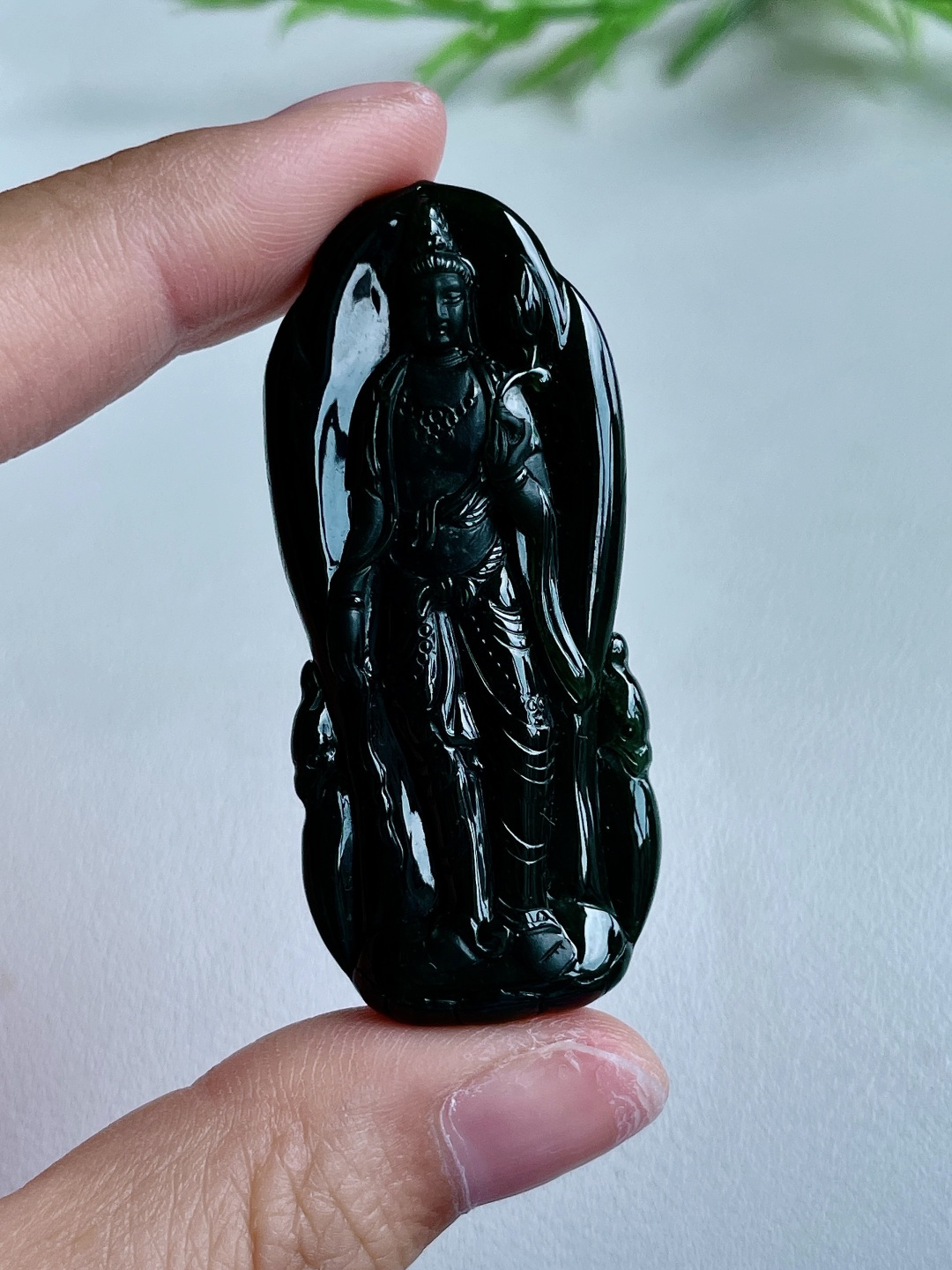 墨翠大势至菩萨持莲观音牌吊坠, 厚装 站观音, 尺寸55.4-24-7.2, 重量21.3克