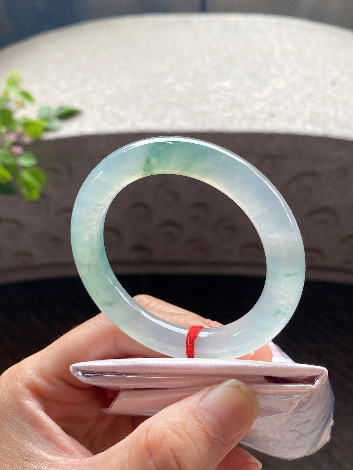 圈口51.9-9.8-10     【冰种飘绿花圆条手镯】圈口51  52可戴  质地细腻   种水好