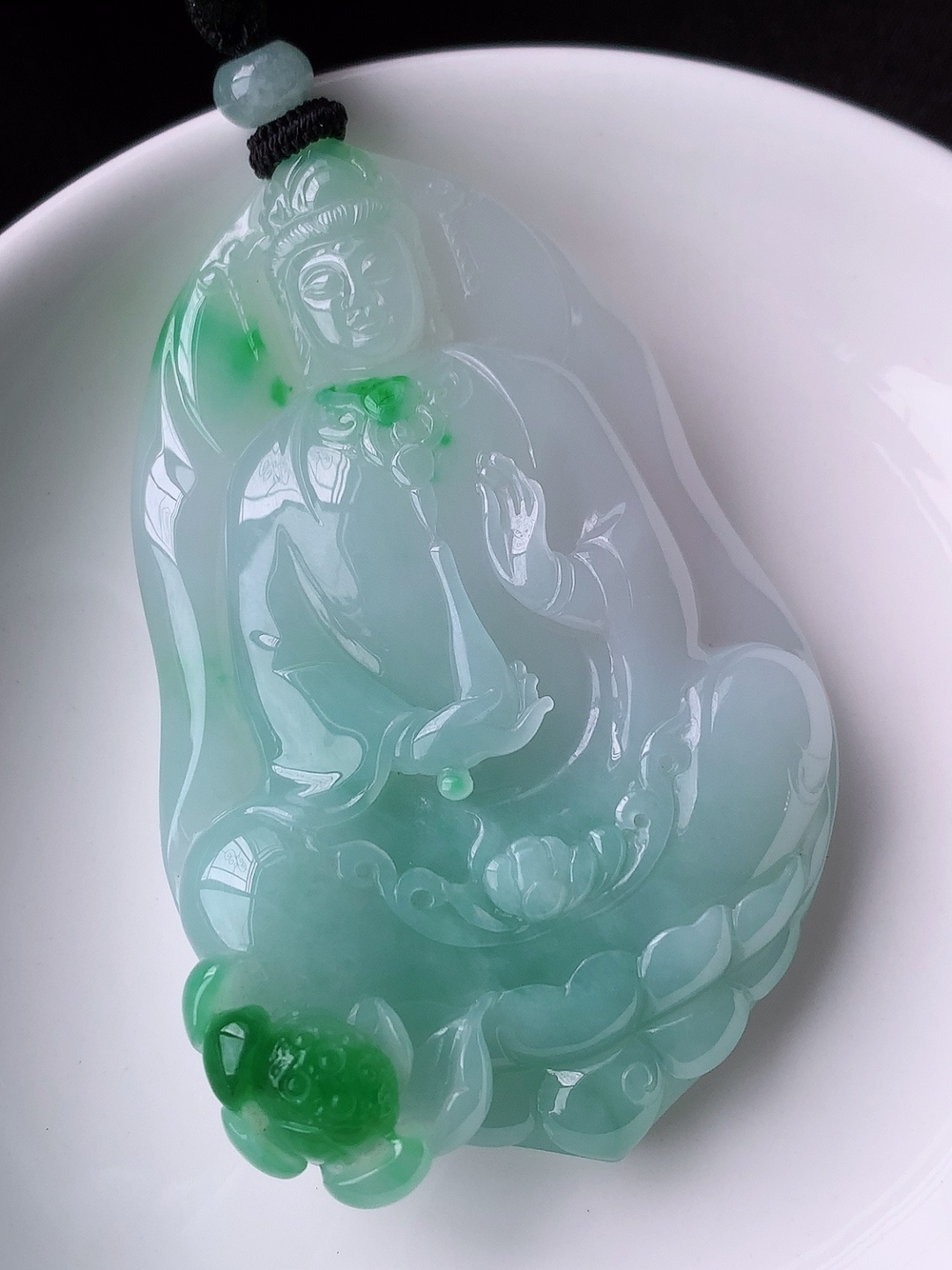 冰飘绿观音挂件,色阳色艳 饱满水润 佩戴简单大方，68.7-45-15.9