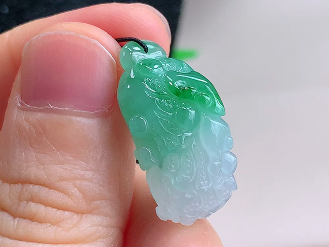 ️ 白菜，无裂，尺寸25.2-14.2-9.1mm，包A附证书