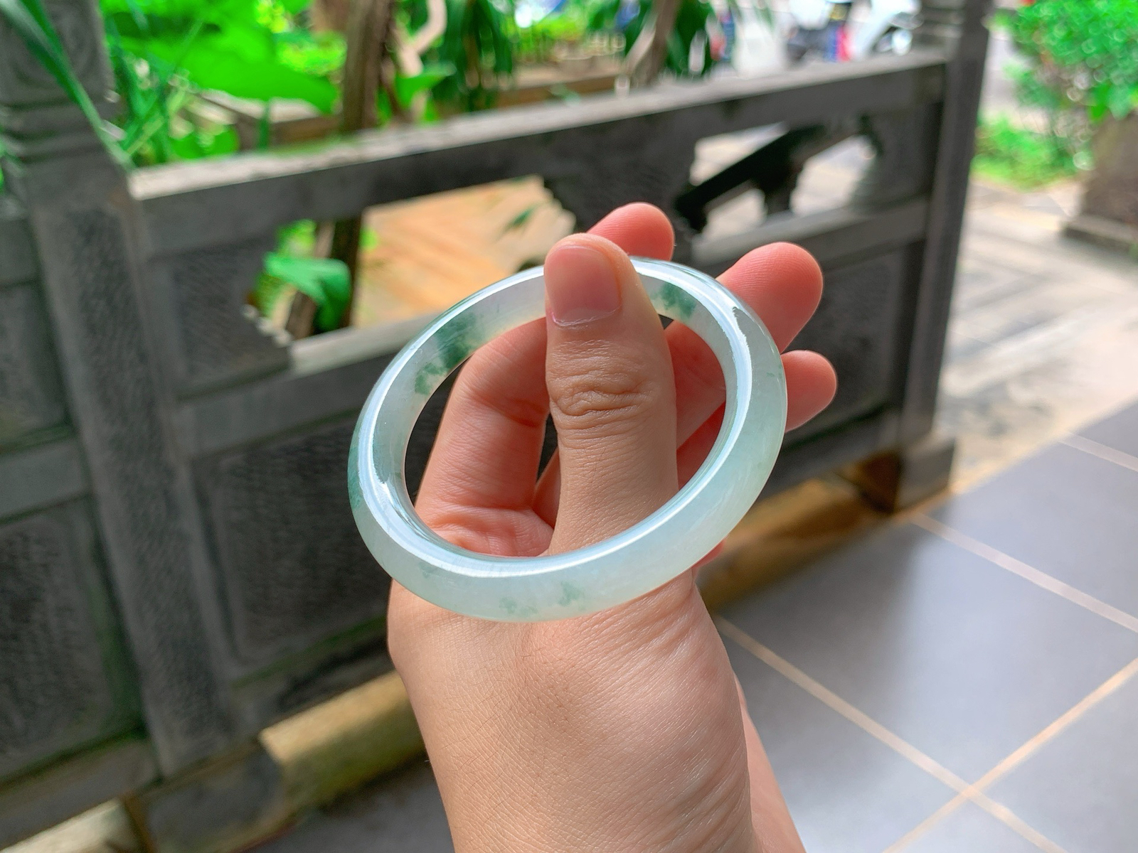 🪻｜52圈口
飘花福镯
冰透莹润，灵动绿花随性飘散，意境优美