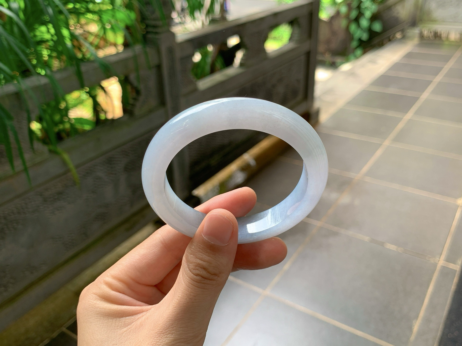 ｜58圈口
浅紫半山半水平安镯
底子干净细腻，色泽淡雅柔和，清润无尘