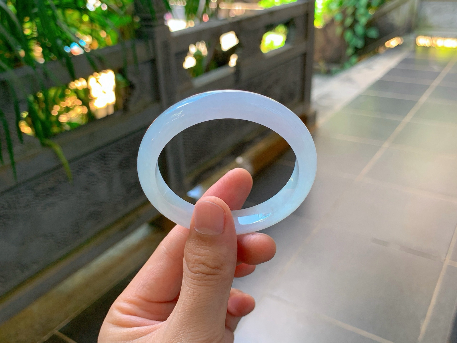 ｜53圈口
淡春平安镯
温柔浅紫调，底子干净细腻，淡雅显白，仙气十足，