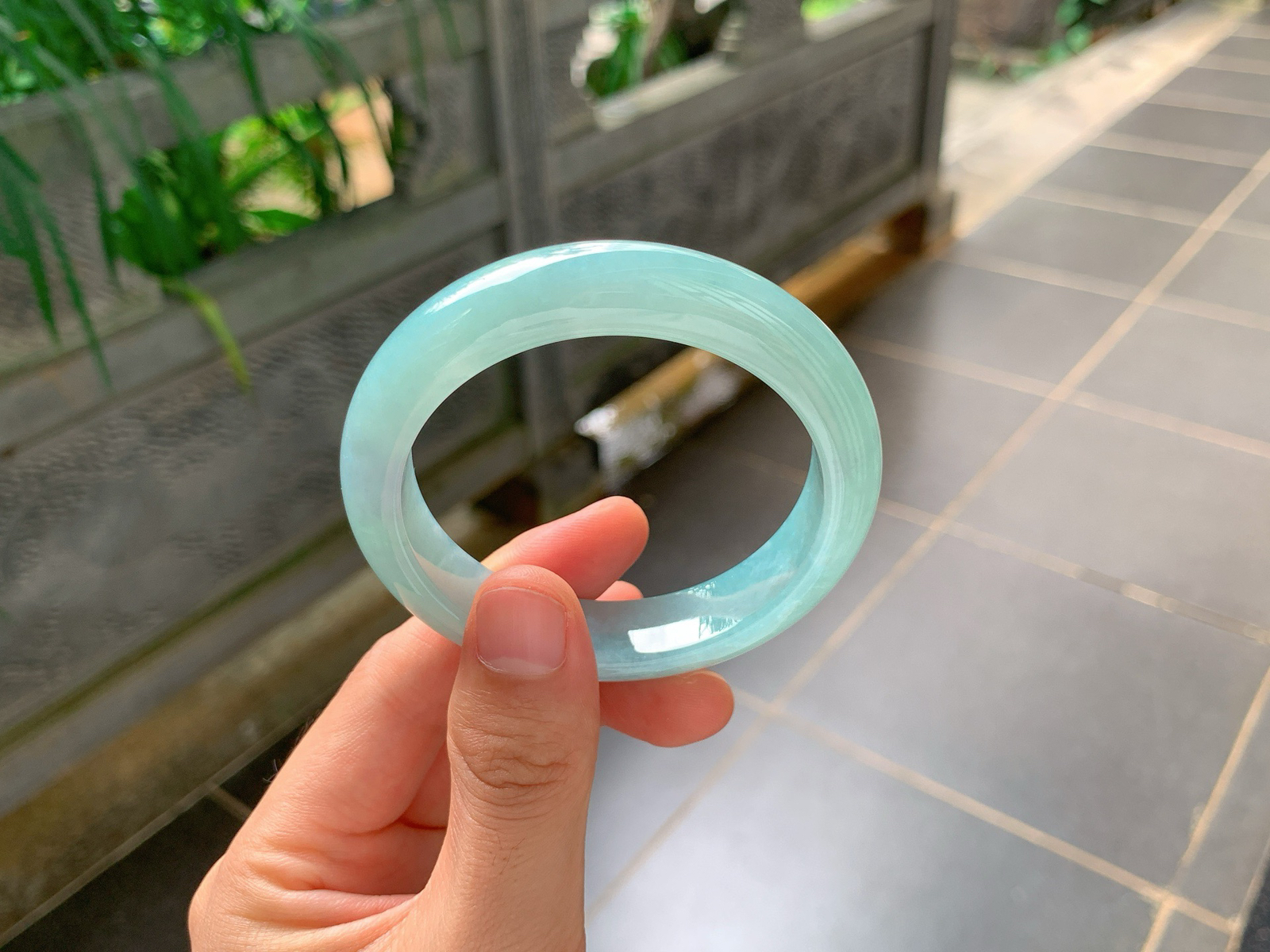 ｜56圈口
晴水平安镯
整圈柔和淡雅的蓝调，色泽干净匀润，温柔大气