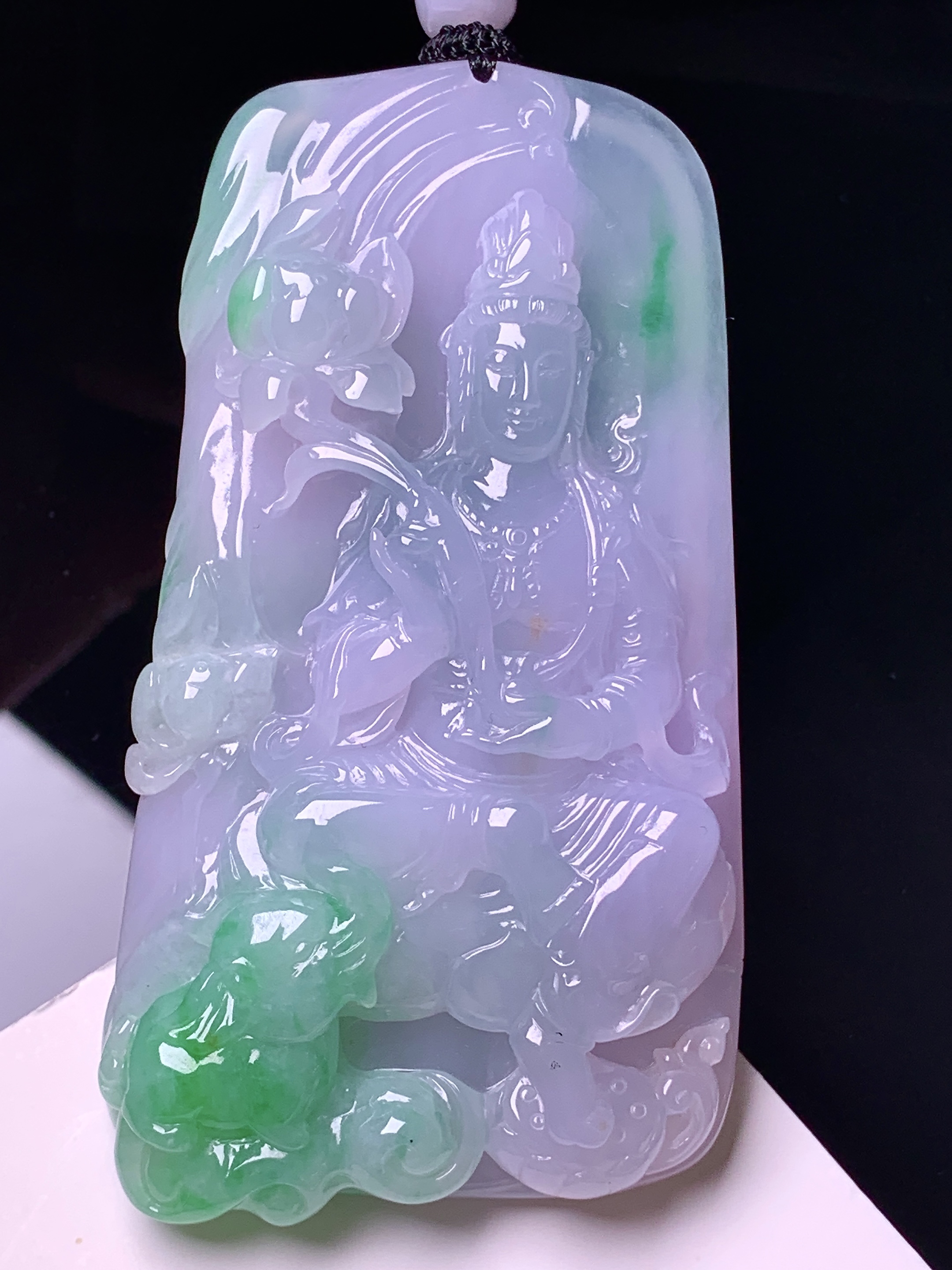 飘绿观音菩萨吊坠 玉质细腻 色泽艳丽清新 水润亮眼 整体尺寸77.5*41.2*10.8 w1
