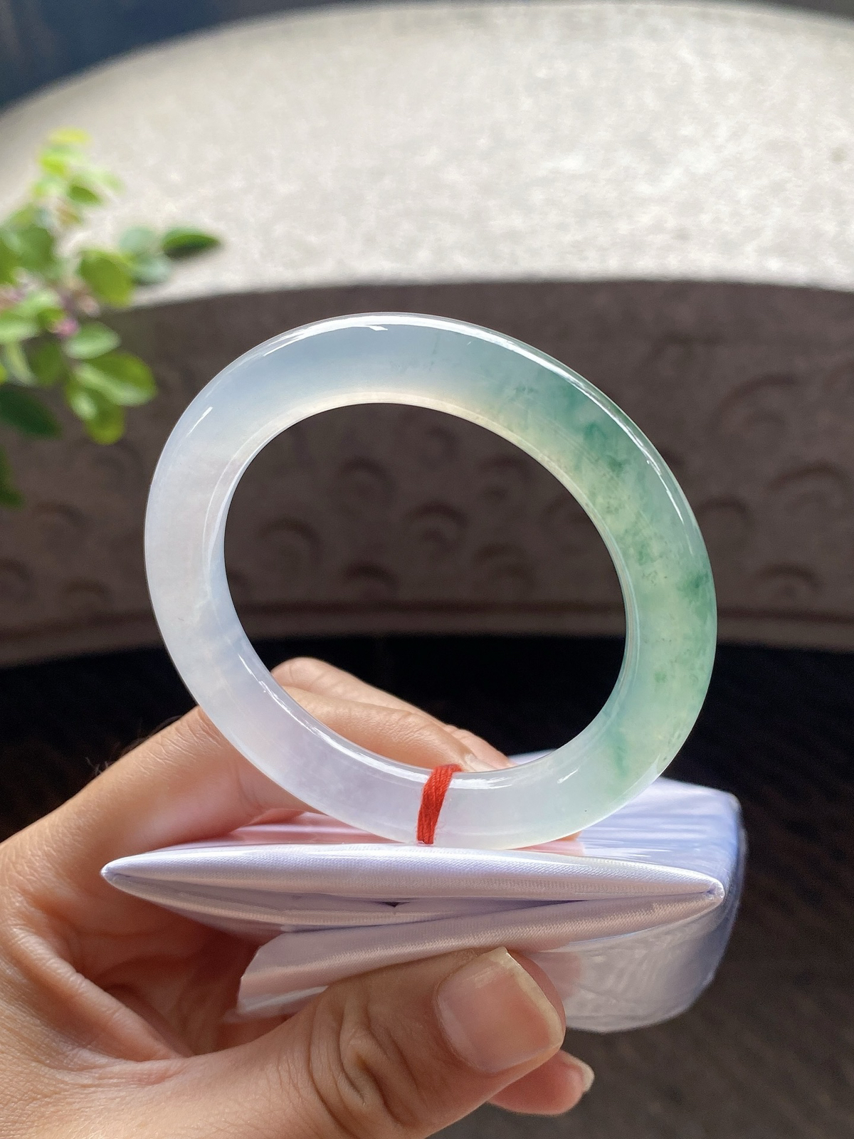 圈口52.7-10-10.4     【冰种晴绿圆条手镯】圈口52  53可戴  质地细腻   种水好