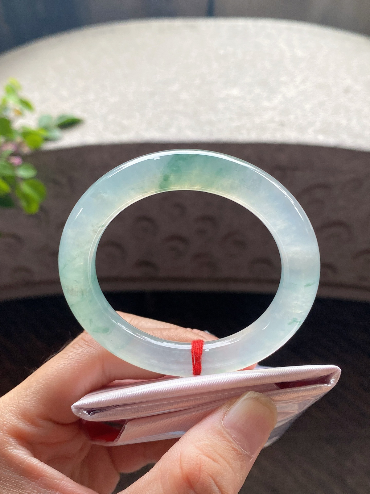 圈口51.9-9.8-10     【冰种飘绿花圆条手镯】圈口51  52可戴  质地细腻   