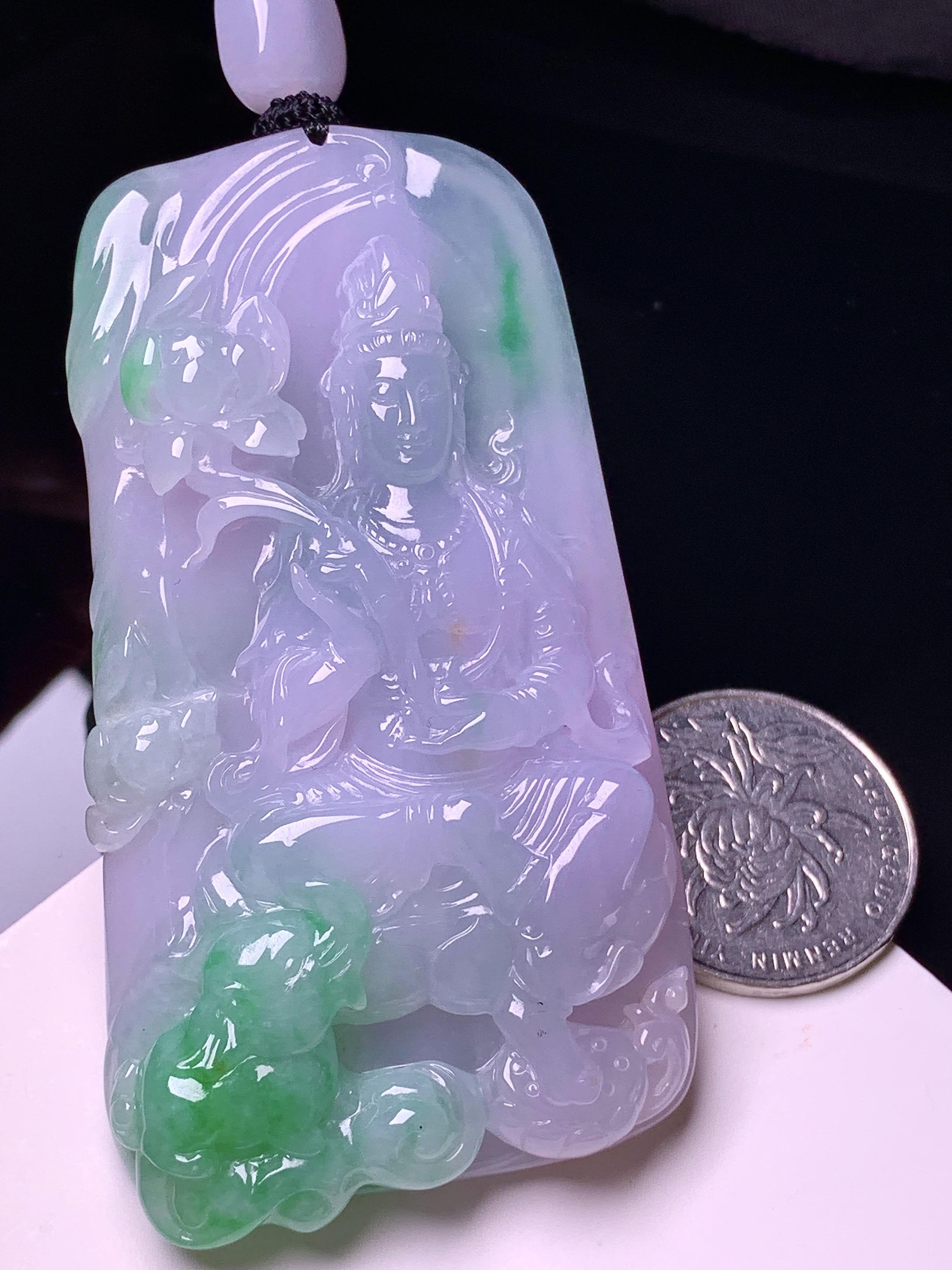 飘绿观音菩萨吊坠 玉质细腻 色泽艳丽清新 水润亮眼 整体尺寸77.5*41.2*10.8 w1