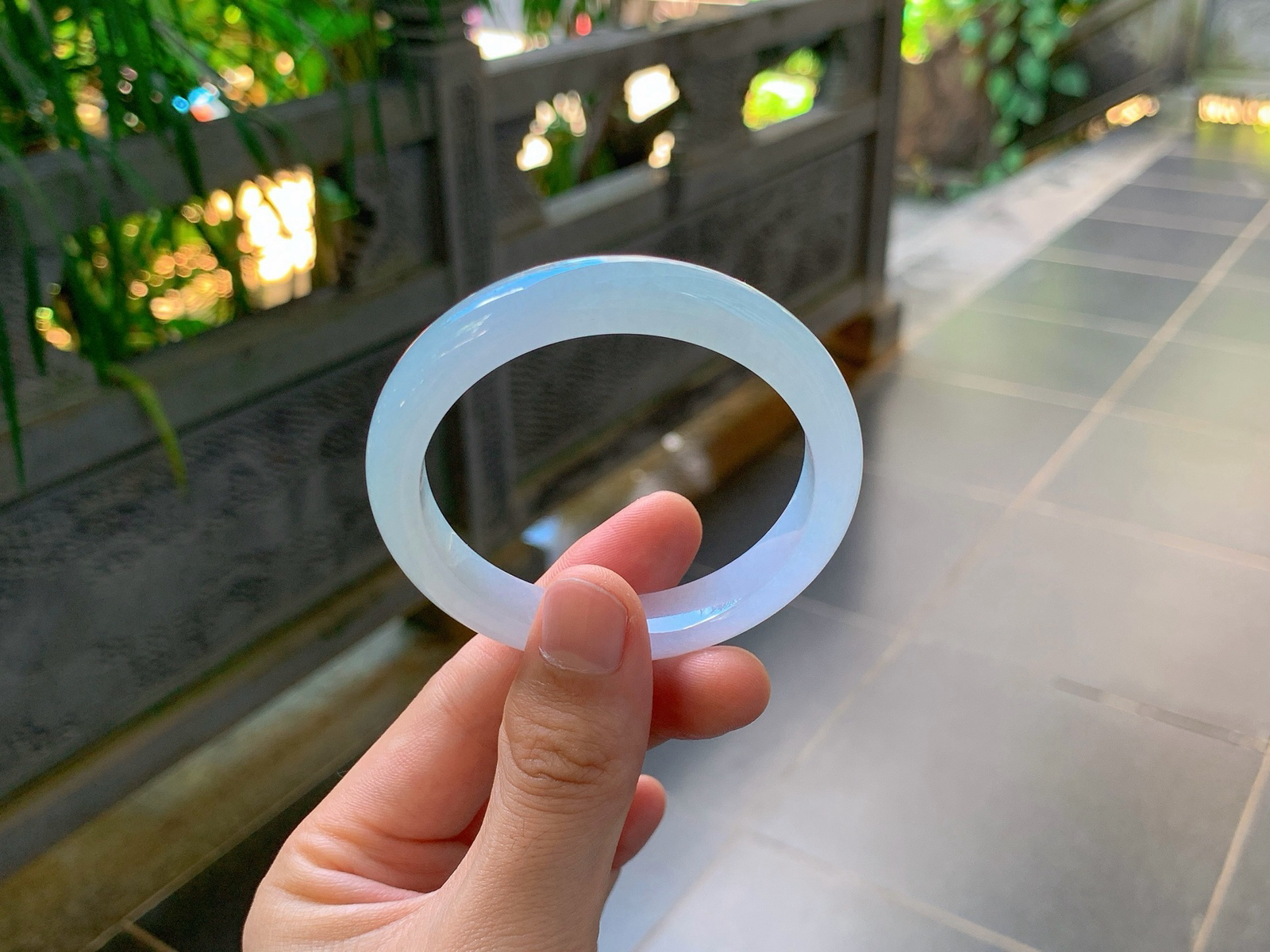 ｜53圈口
淡春平安镯
温柔浅紫调，底子干净细腻，淡雅显白，仙气十足，