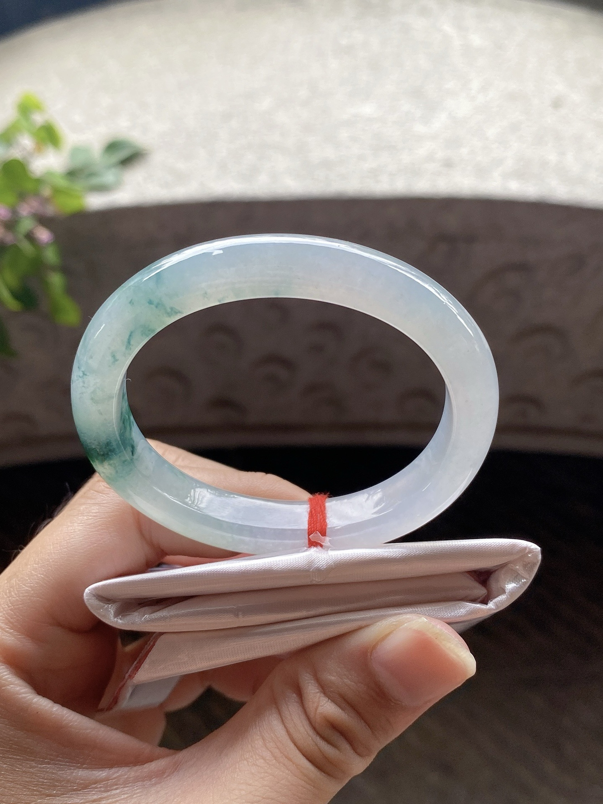 圈口52.8-46.5-10.1-7.7     【冰种飘花贵妃手镯】圈口50  51可戴  质地细腻   种水好
