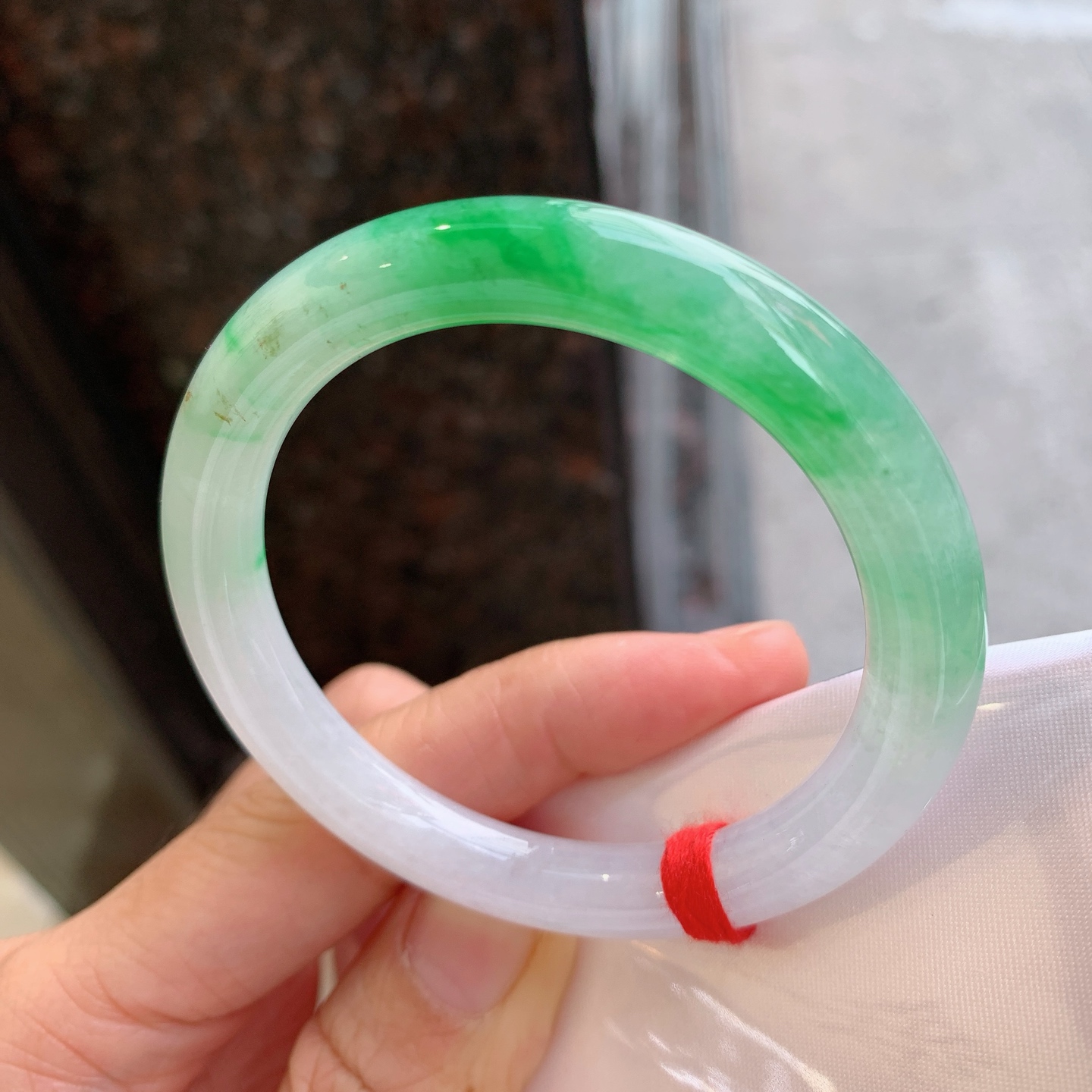 圆条飘绿 微杂质 尺寸：50/8.2 小圈口