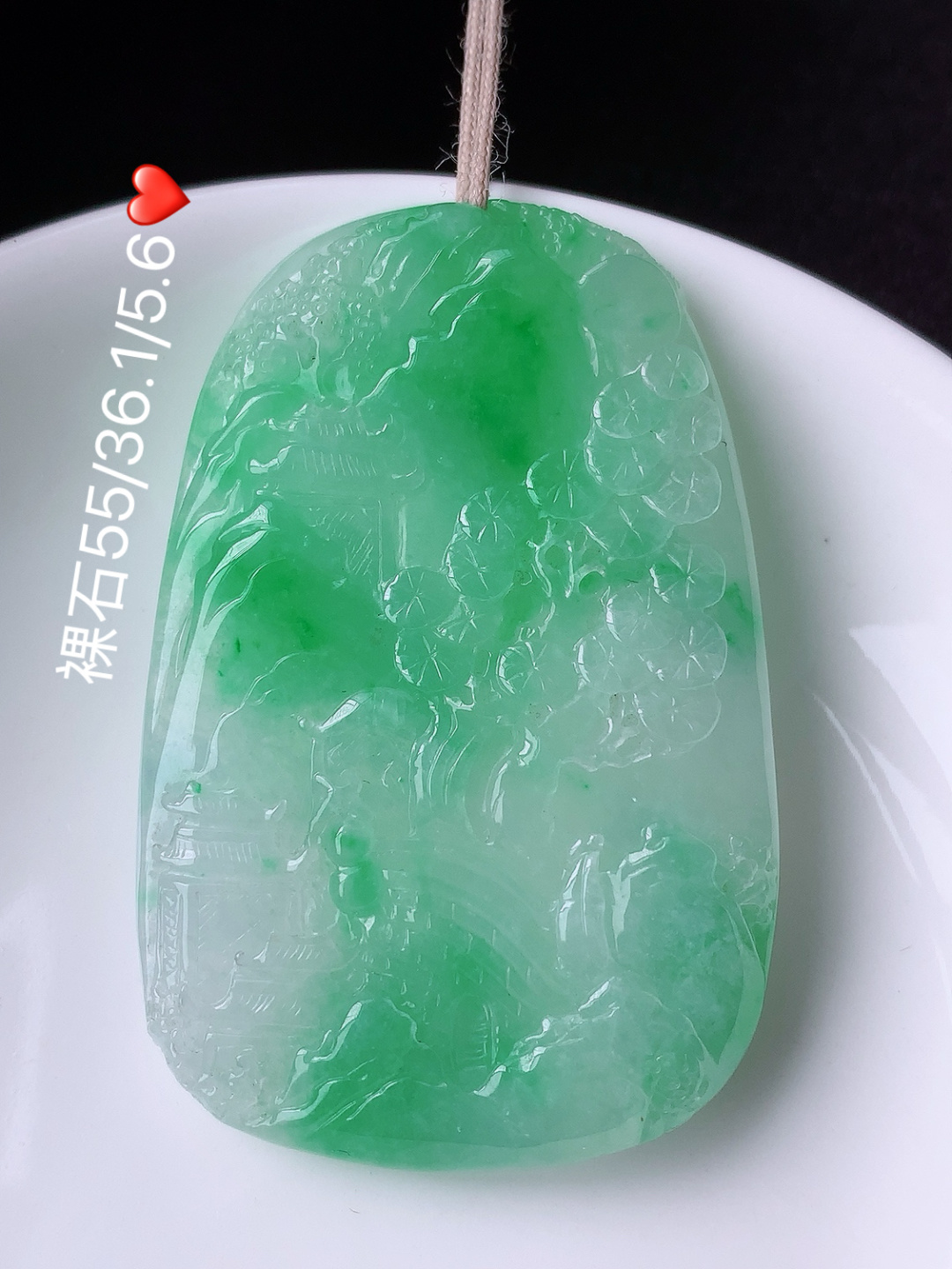 冰飘绿山水牌挂件,色阳色艳,水润佩戴简单大方