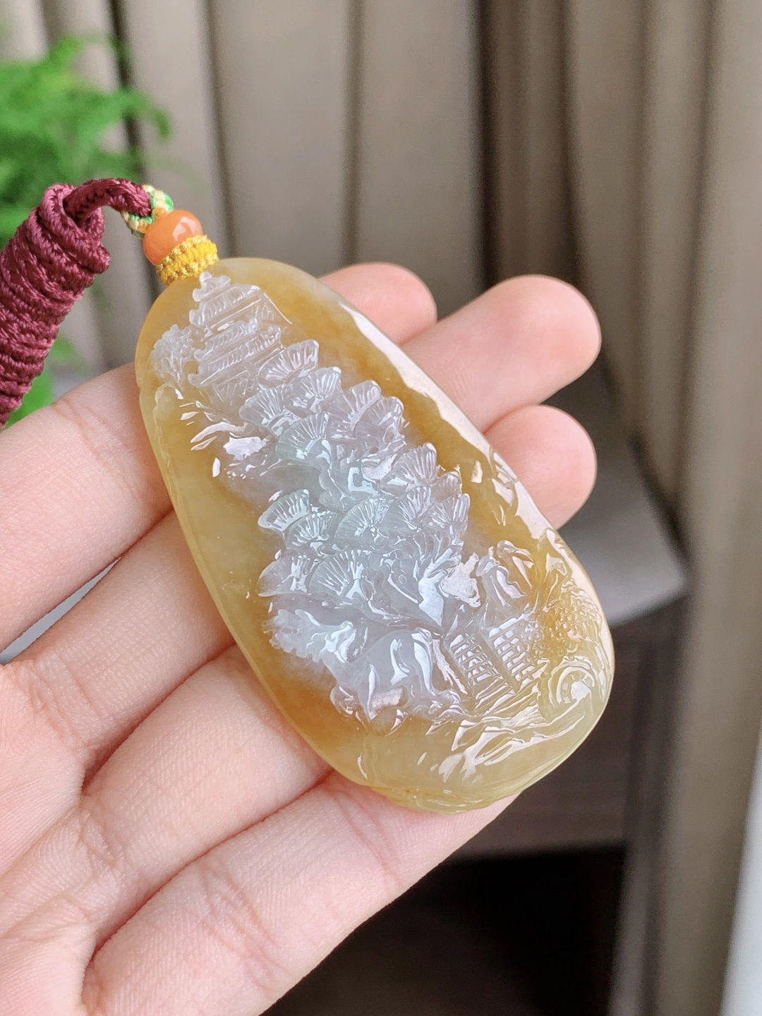 冰黄翡大山水牌吊坠，缅料，性比高，厚装，俏色巧雕，无裂