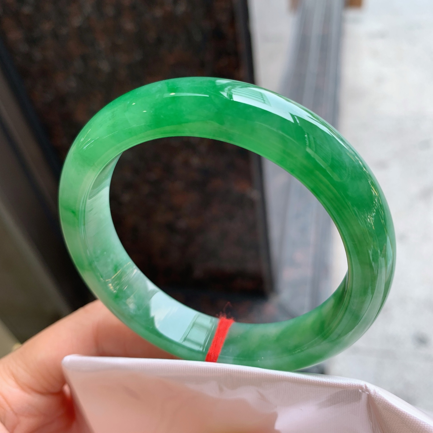 正圈飘绿，无裂，色辣