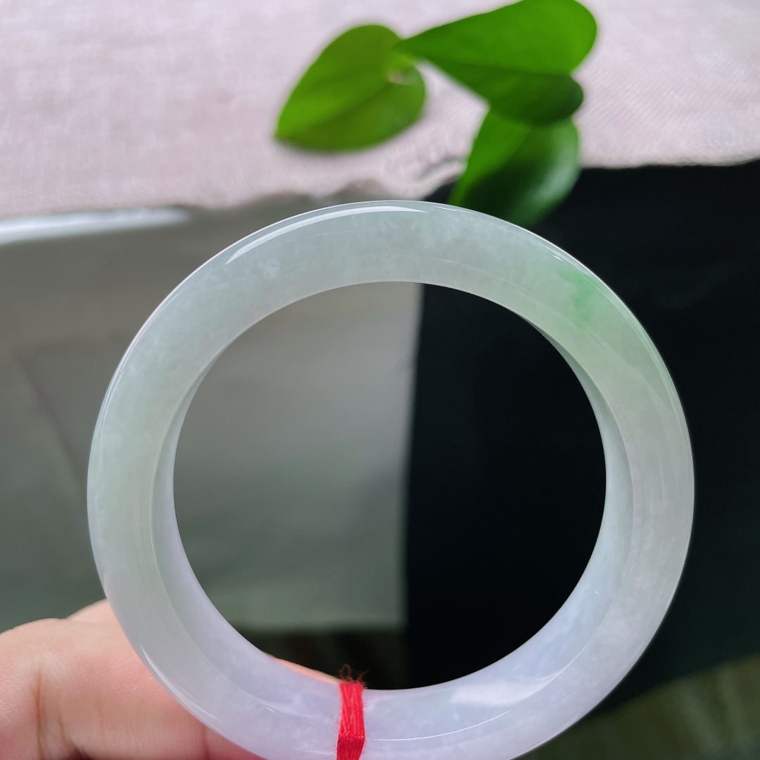 51.7/11.4/8.3，飘绿正圈，有纹，平安镯寄寓平安顺遂，一隅翠色，藏住一抹春日清欢。ss58