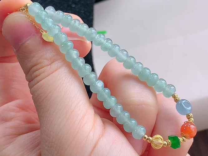 18k算盘珠手串，尺寸取一4.9-3.3mm，包A附证书