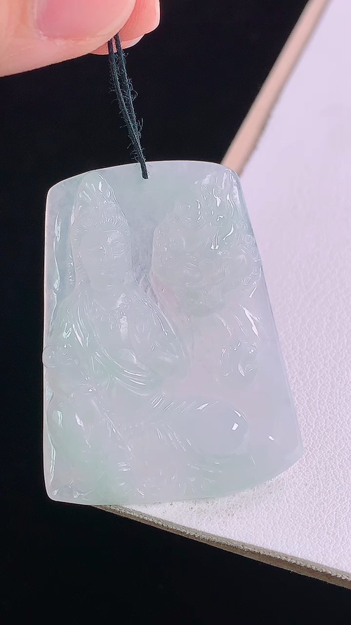 ️冰种观音，无裂，尺寸:42.4-32.5-4.4mm