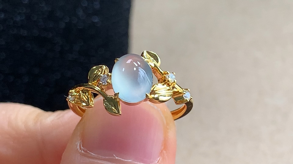 ️ 18K金伴钻冰蛋戒指，无裂，尺寸7.7-5.7-3.3mm，圈口14，包A附证书