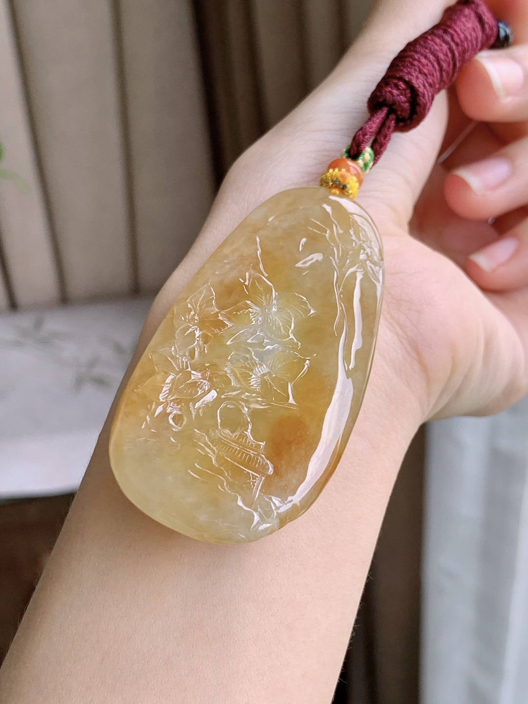 冰黄翡大山水牌吊坠，缅料，性比高，厚装，俏色巧雕，无裂