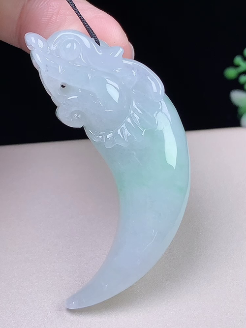 飘绿龙牙，无裂，尺寸52.7-21.7-13.7mm，j06yxy