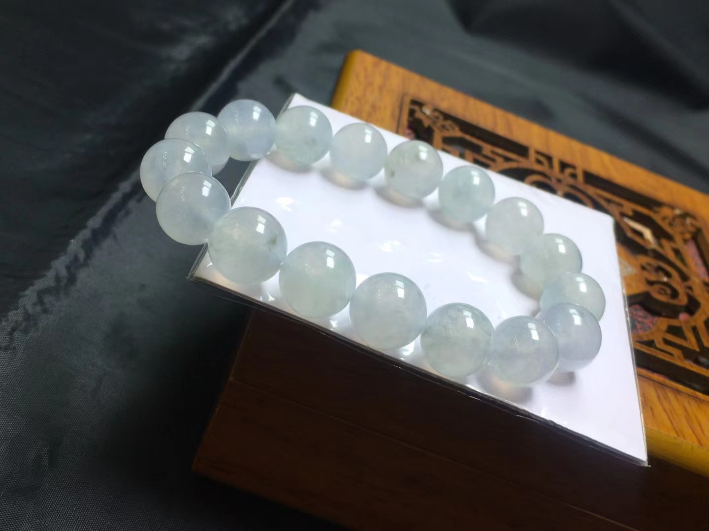 种手串，卡12.2～11.8mm，17颗，种好，玉质细腻，均匀，颗颗精选，通透
