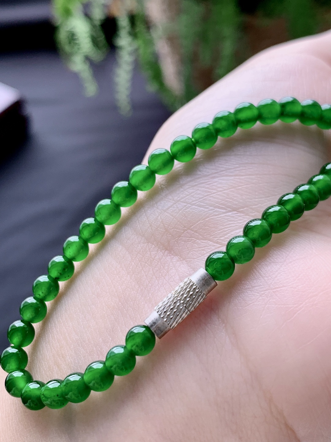 珠子冰辣绿手串圆珠珠子手串,说明性比高,尺寸4.4mm,重量6.5克