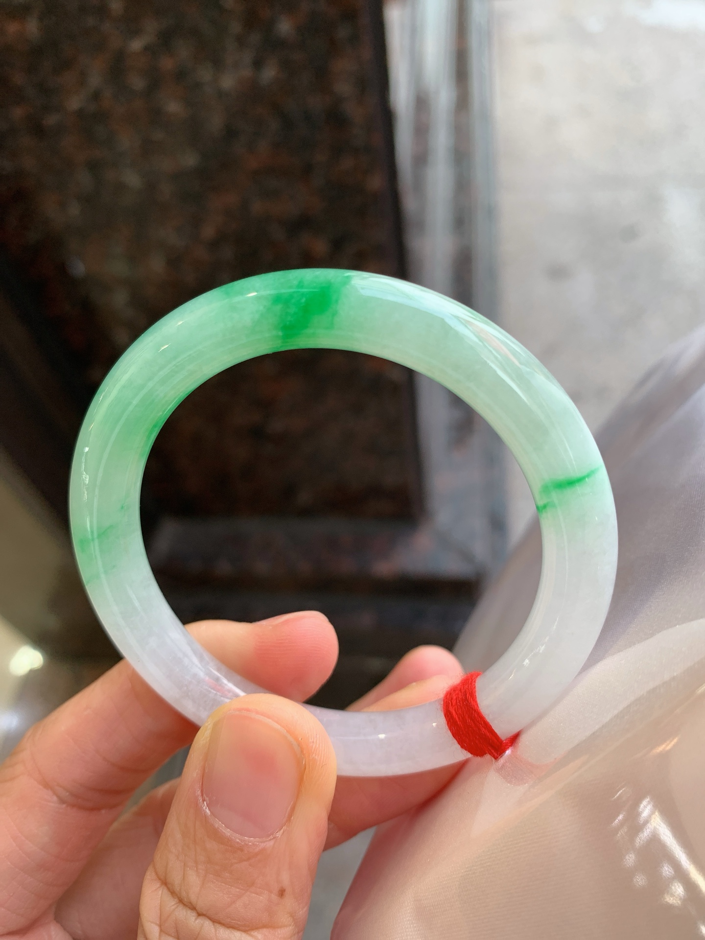 圆条飘绿 微杂质 尺寸：50/8.2 小圈口