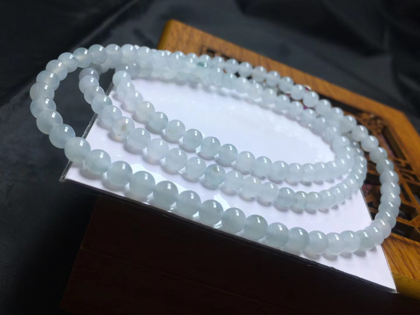 种珠链，卡5.7～5.3mm，118颗，种好，玉质细腻，均匀，通透，颗颗精选