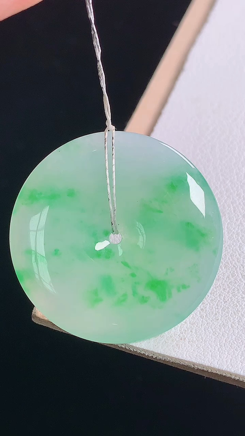 冰飘绿平安扣，无裂，尺寸:30.7-4.7mm