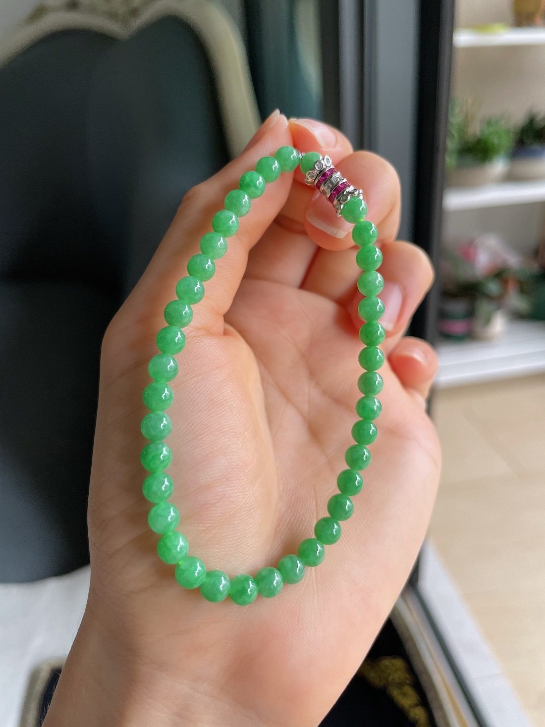 缅甸天然翡翠A货，冰满绿手串，尺寸：5mm。【编4632】
